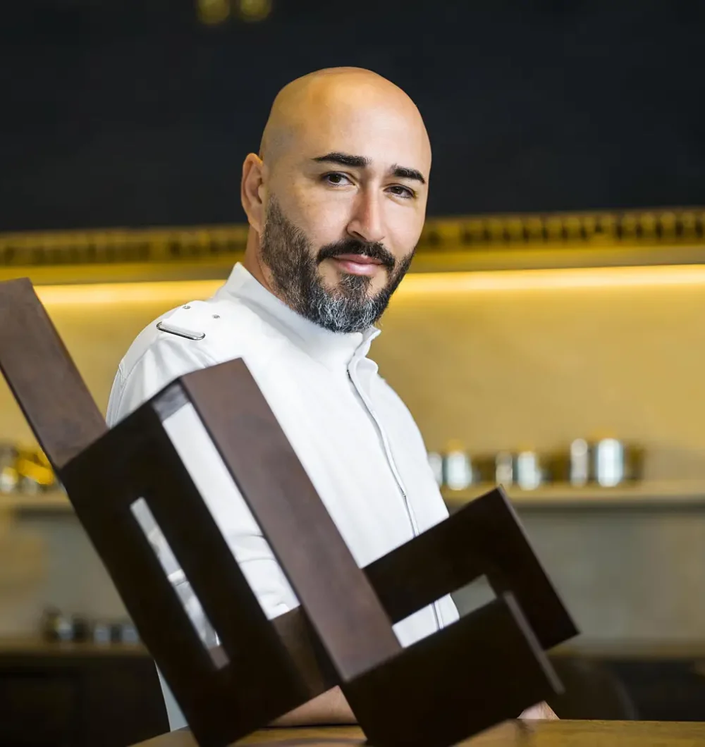 Artur Martinez chef