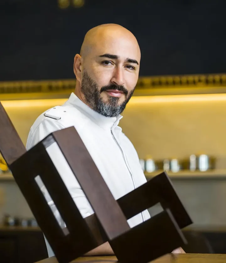 Artur Martinez chef